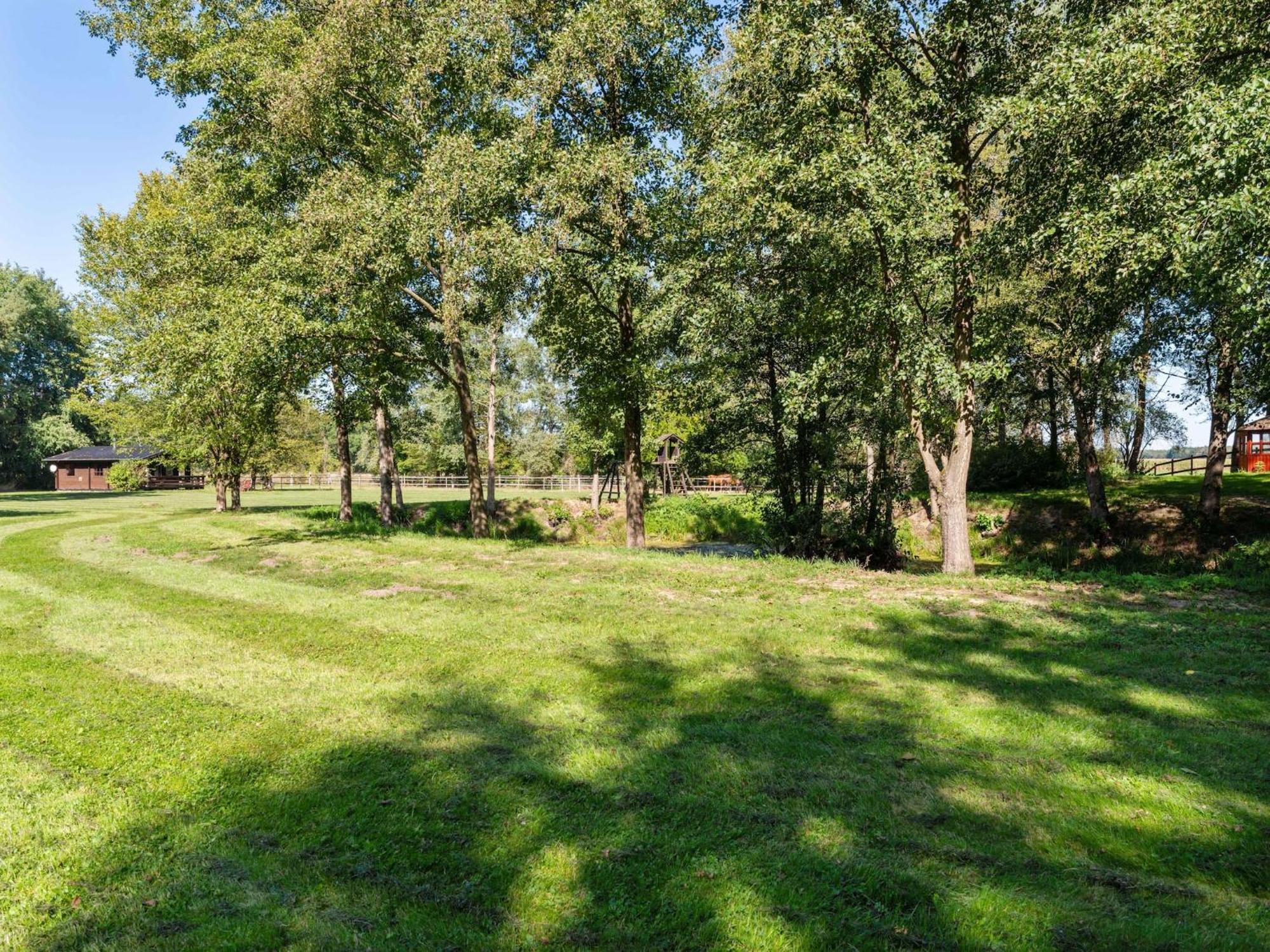 Holiday Home On A Horse Farm In The L Neburg Heath Eschede Bagian luar foto