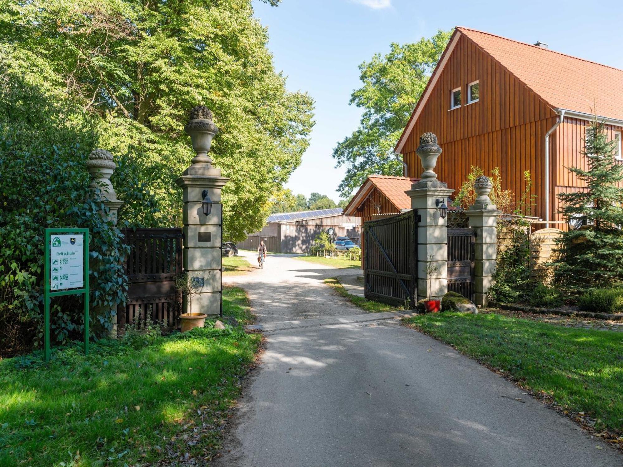 Holiday Home On A Horse Farm In The L Neburg Heath Eschede Bagian luar foto