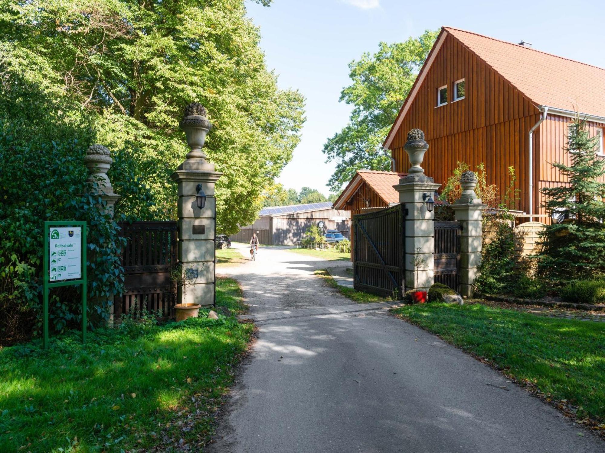 Holiday Home On A Horse Farm In The L Neburg Heath Eschede Bagian luar foto